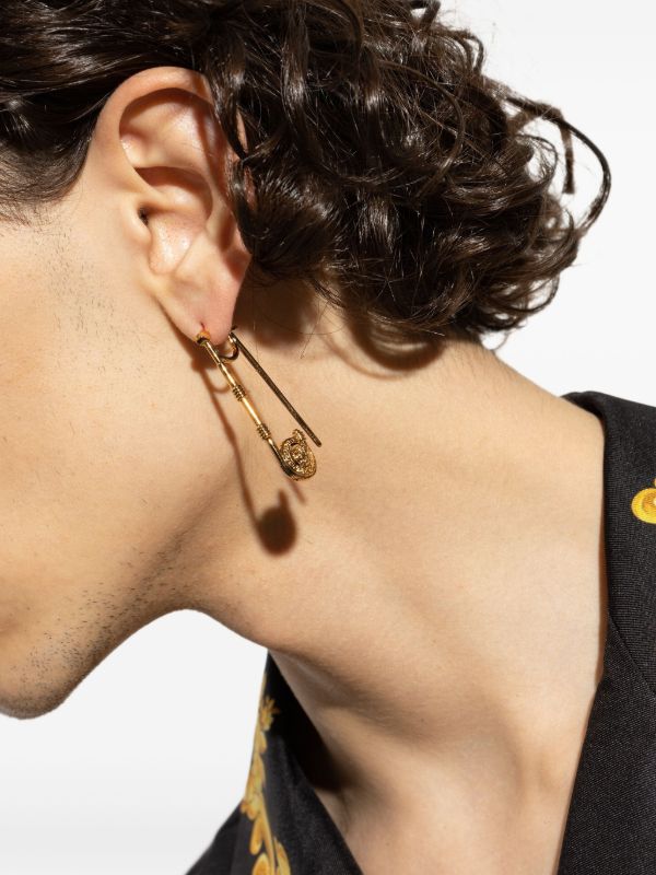 Versace セーフティピン ピアス | ゴールドトーン | FARFETCH JP