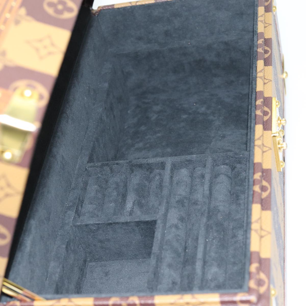 LOUIS VUITTON Monogram LVxNIGO Coffret Accessories Box M20463 LV