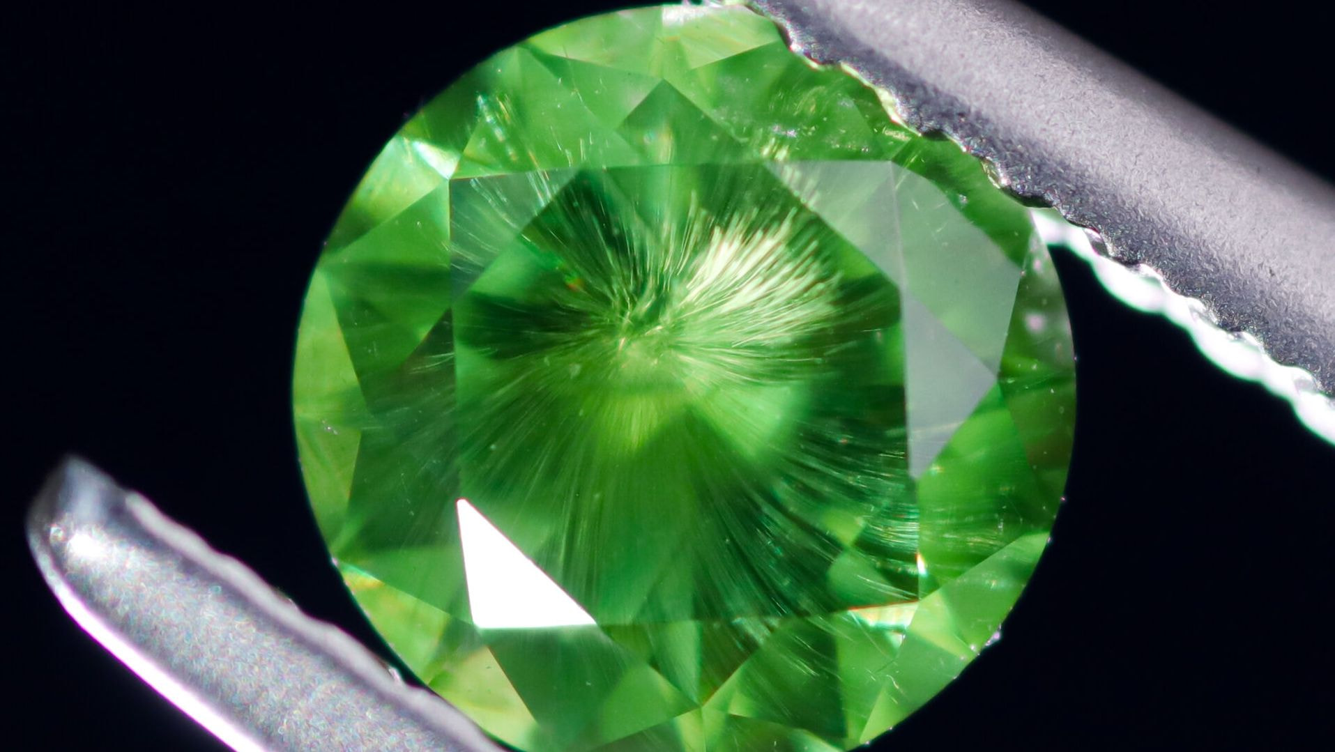 まとめ】超希少よくわかる「デマントイドガーネット」の基礎知識