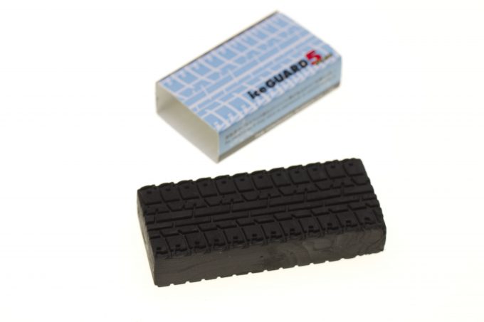 受験生必携】横浜ゴムからスタッドレス版「滑らない消しゴム」が発売