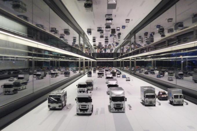 いすゞプラザ限定！ 京商が1/80スケールの大型バスラジコンを発売