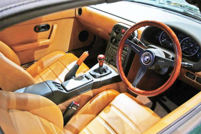 まるで新車のよう！ マツダ初代ロードスターのレストアサービスが