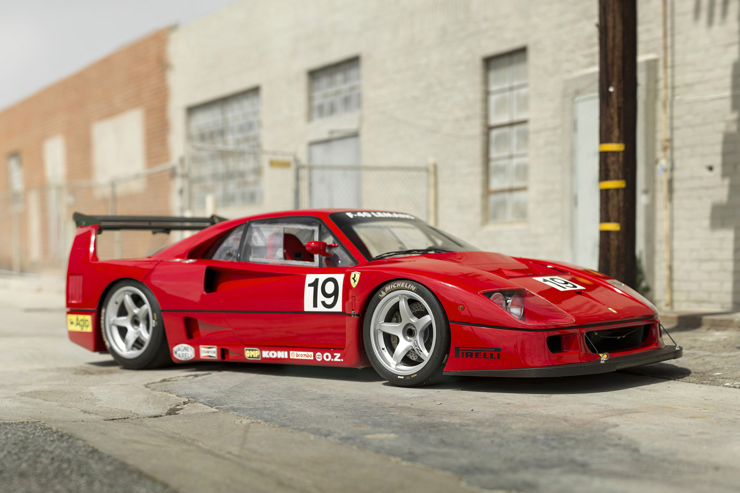 フェラーリF40をレーシングカーに仕立てた「コンペティツィオーネ」は