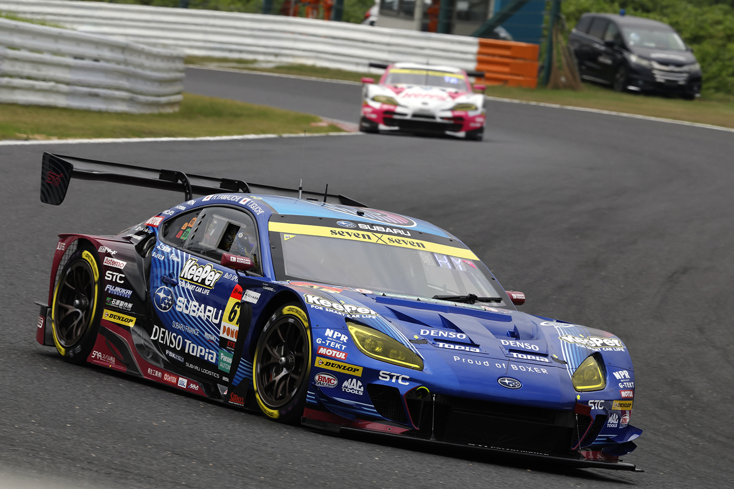 コンビ結成10年目の大ベテランが唯一無二のマシンで魅せる貫禄の走り