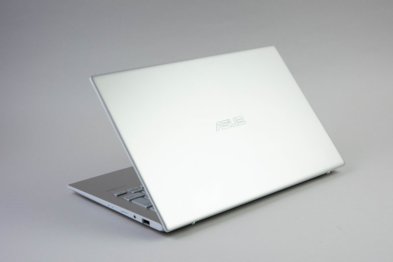 軽ければ100点に近い、エイスースの新型ノートVivoBook S13 | 日経