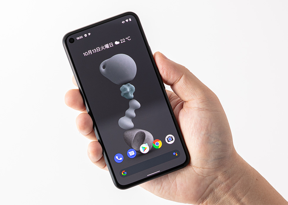 手ごろな高級機 グーグル「Pixel 5」は5Gスマホの定番になるか：日経