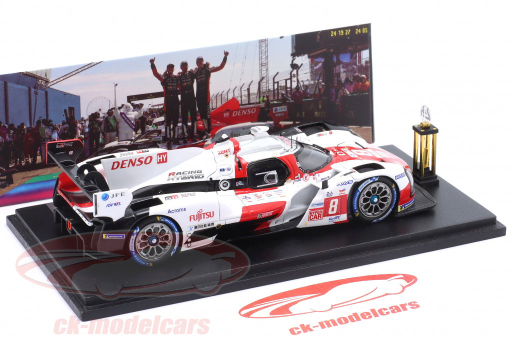Spark 1:43 Toyota GR010 Hybrid #8 勝者 24h LeMans 2022 と カップ