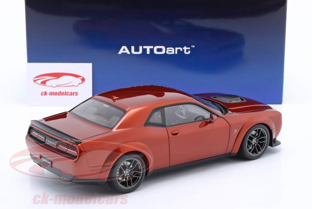 AUTOart 1:18 Dodge Challenger R/T Scat Pack Shaker Widebody 2022