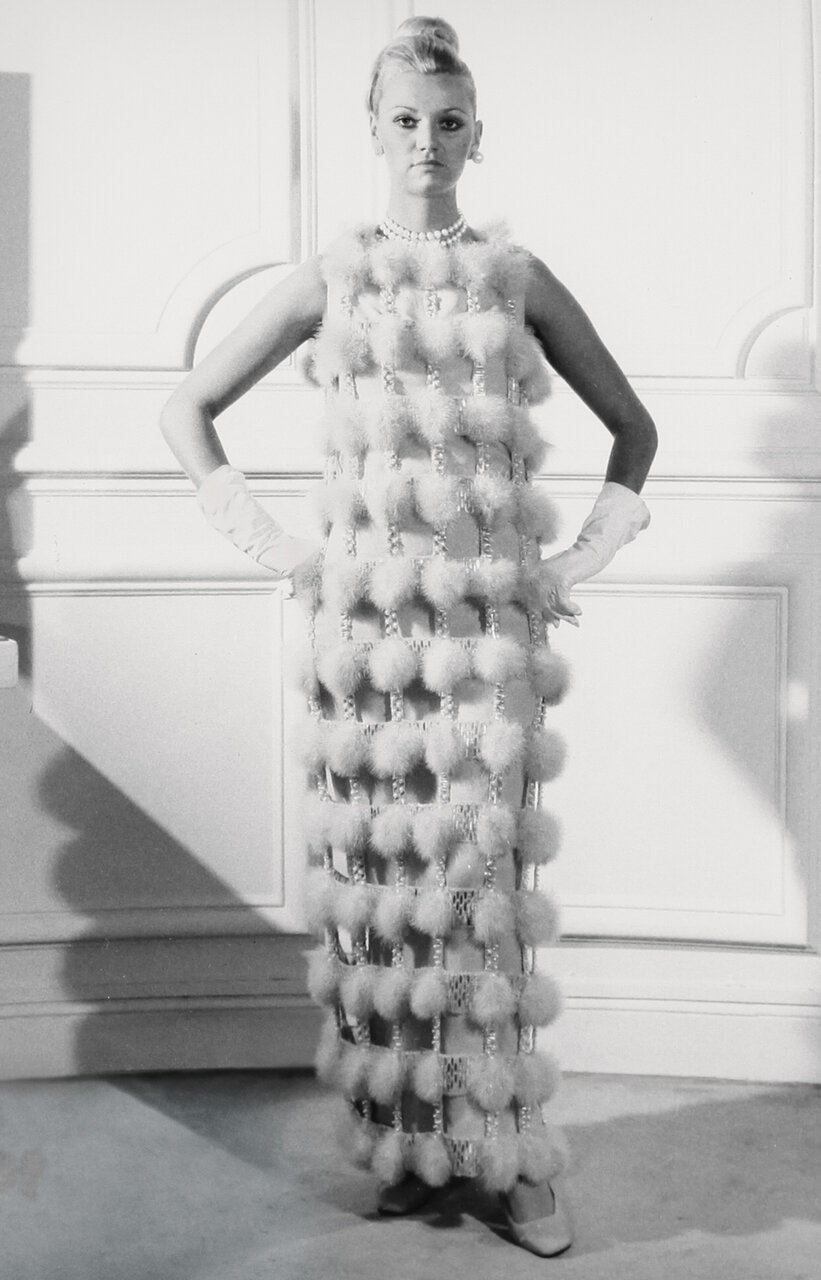 ジバンシィの歴史を1,200点以上の写真でたどる初の総合的なモノグラフ