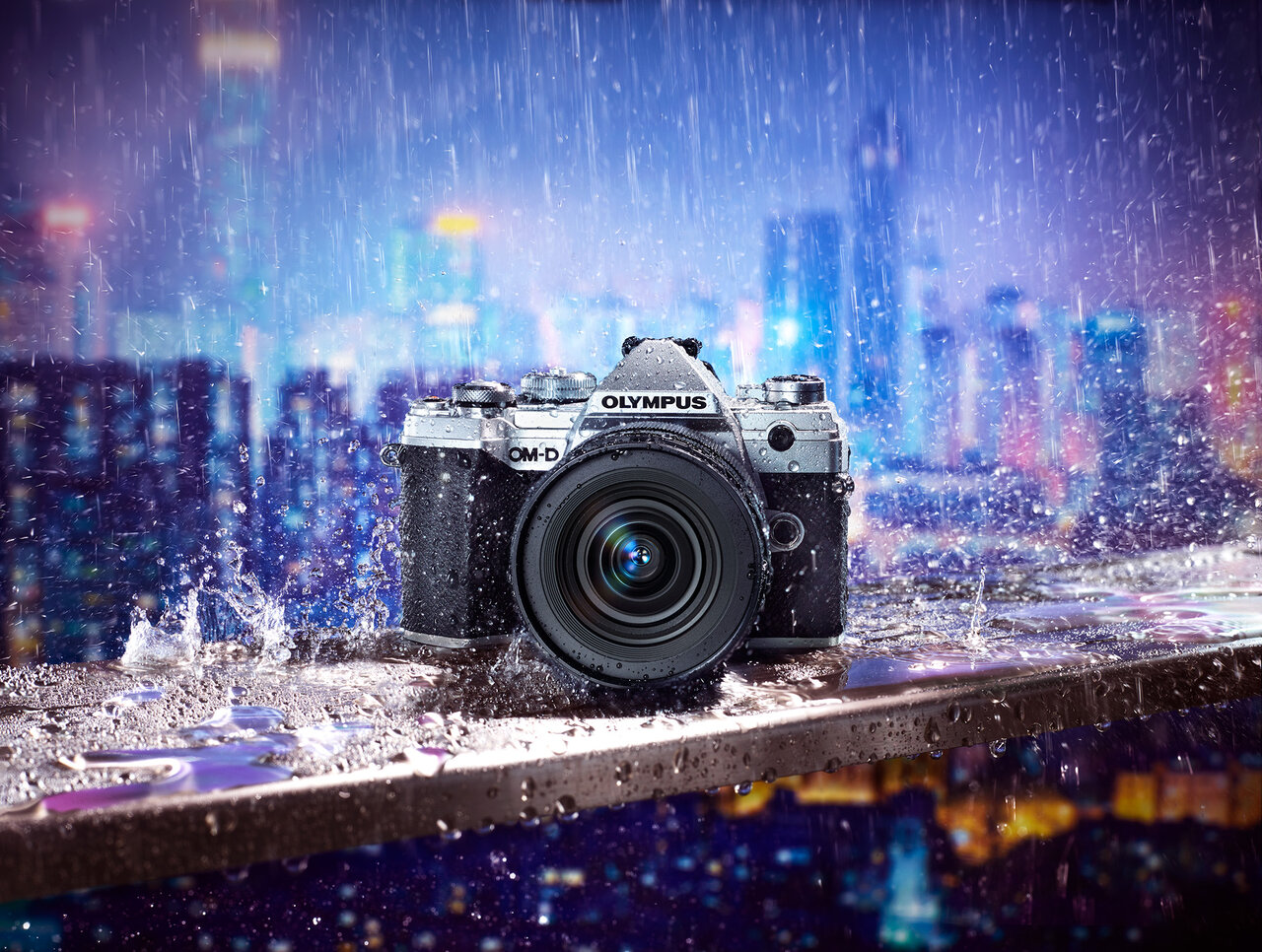 クラシック感のある小型軽量デザインに高い描写性能を詰め込んだミラー