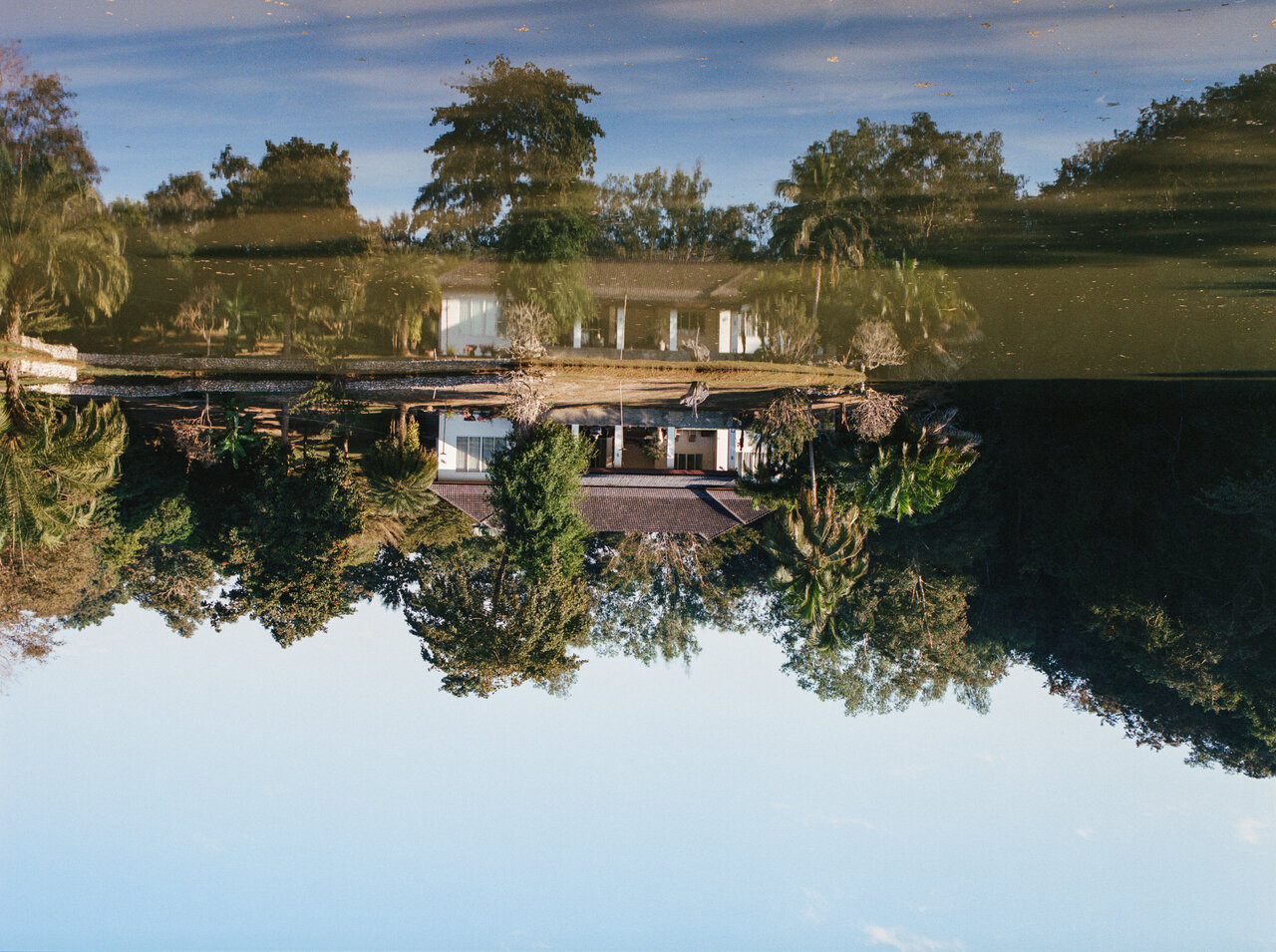 石橋純 写真展「41247」がBOOK AND SONSで開催。数カ国を旅し