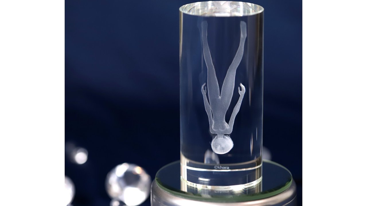 綾波レイが3D彫刻クリスタルに！「新世紀エヴァンゲリオン」の