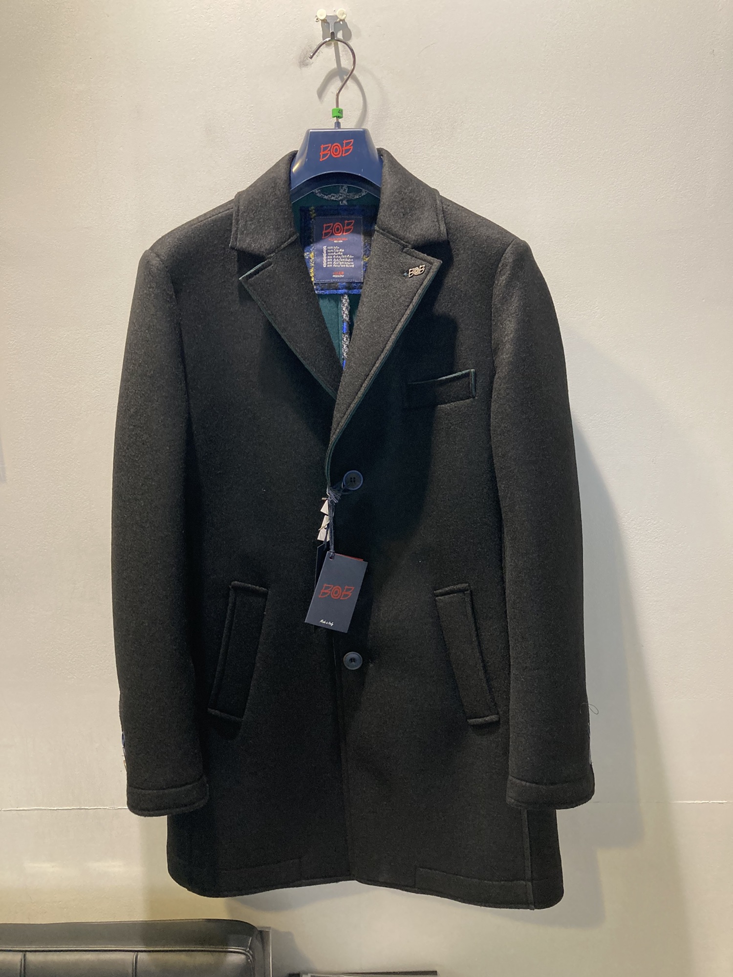 大人気イタリアブランド「BOB(ボブ)」コート第2弾は、チェスターコート