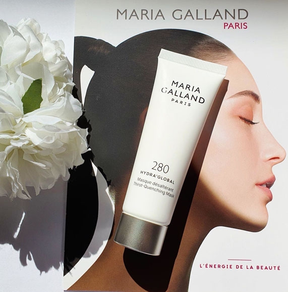 忙しい春はナイトマスクで勝負！眠っている間に、しみこむ～！マリア