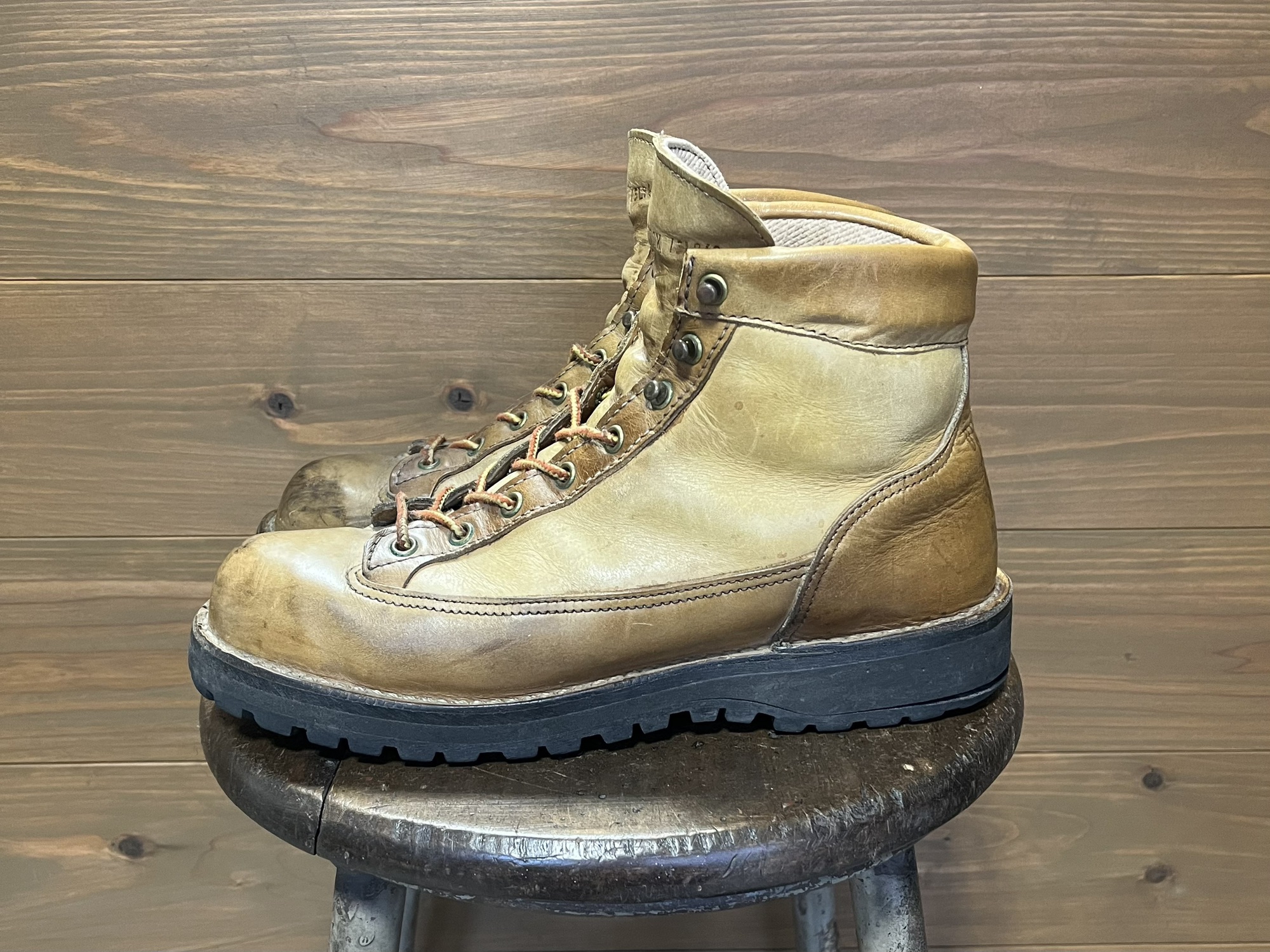 DANNER LIGHT 20th×オールソール交換 | MONONA SHOE REPAIR