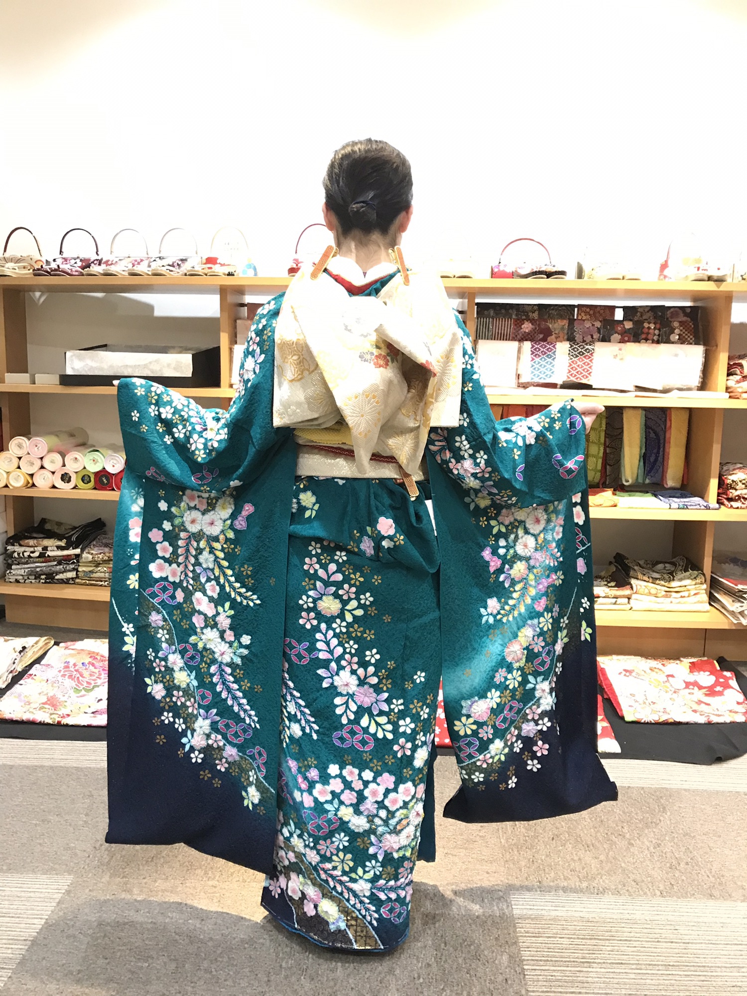 K様のエメラルドグリーンの辻ヶ花♪ | 振袖・着物の専門店 静岡市「和