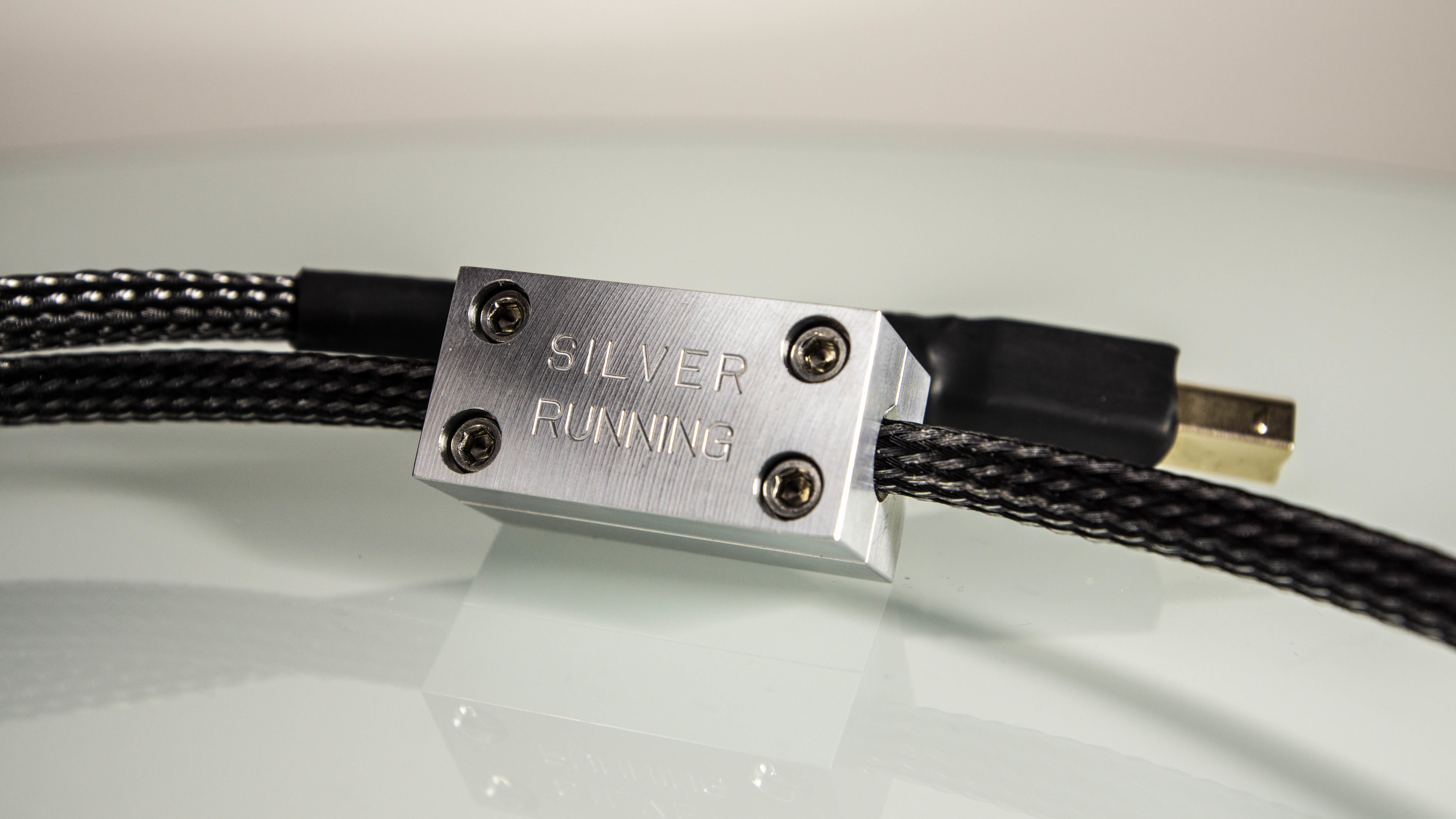 HDMIケーブルやハイエンドオーディオケーブルのSILVER RUNNING公式