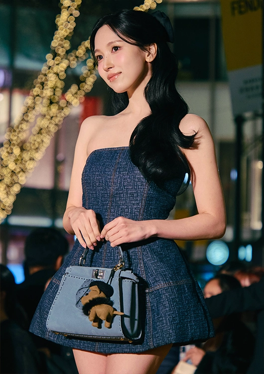 TWICE・MINA】ミニビスチェドレスで登場♡「表参道 フェンディ