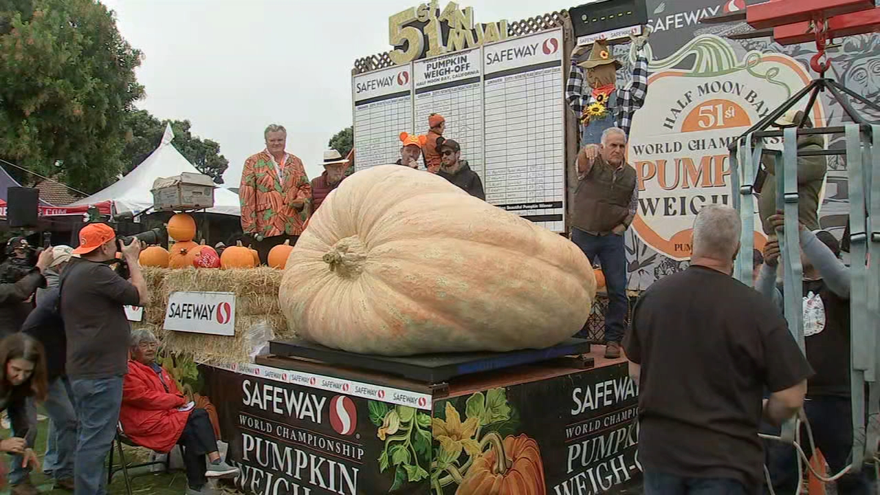2,471-pound gourd from Minnesota wins World Championship Pumpkin