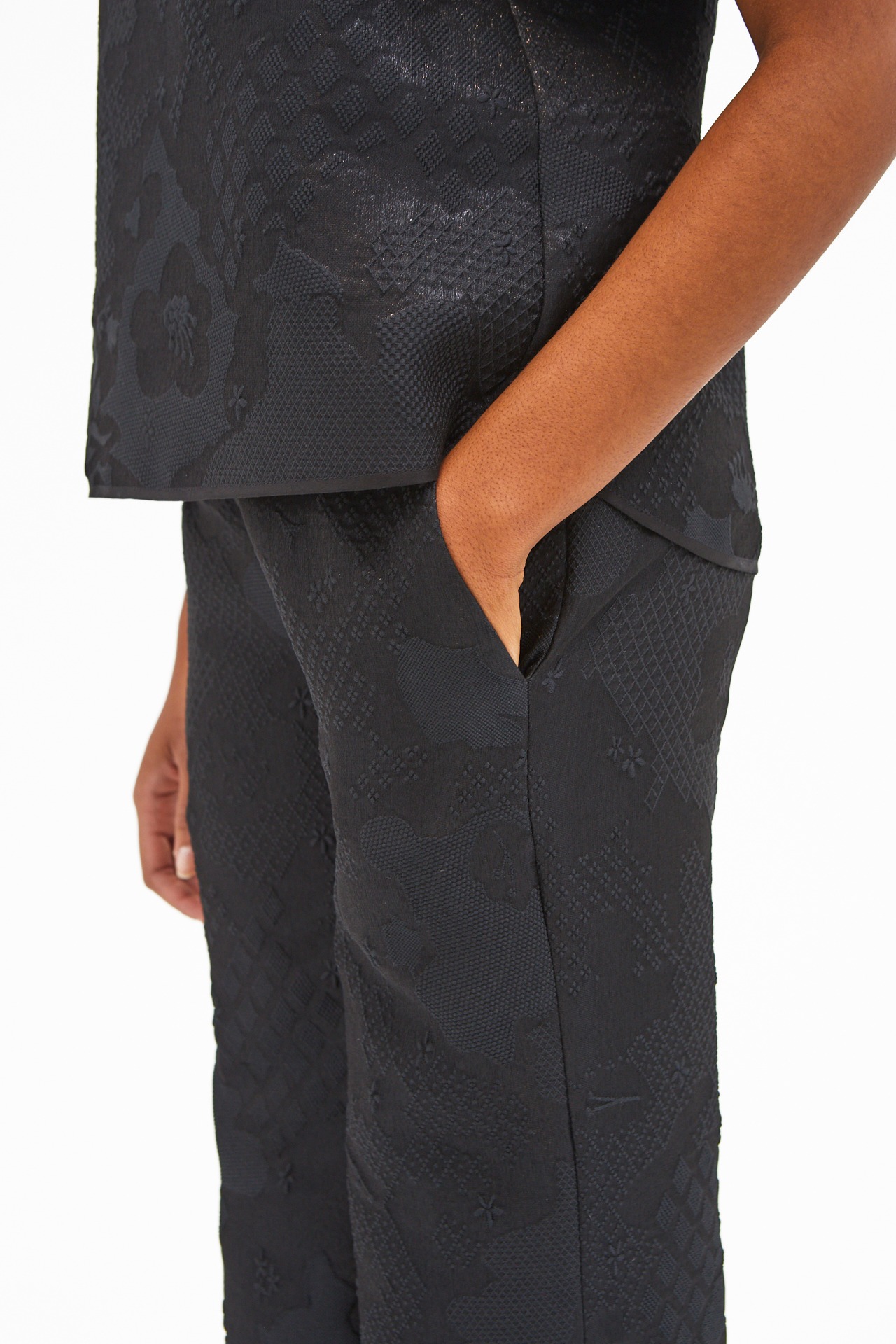 SELENA | TOP BLOSSOM MATELASSÉ BLACK