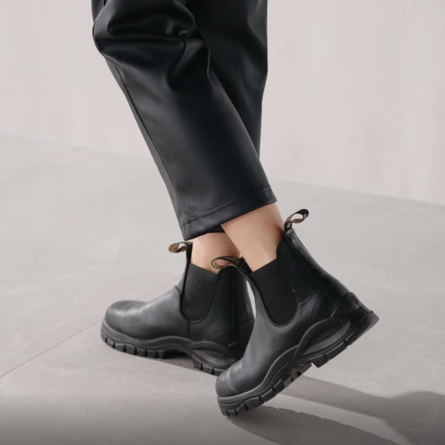 Blundstone 2240 - Lug Sole Black Blundstone Canada