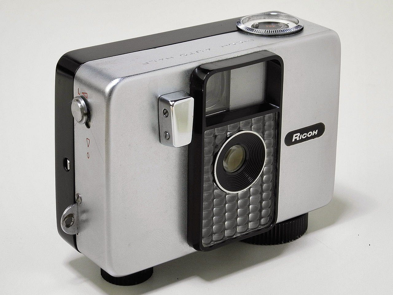 Lomopedia: Ricoh Auto Half · Lomography