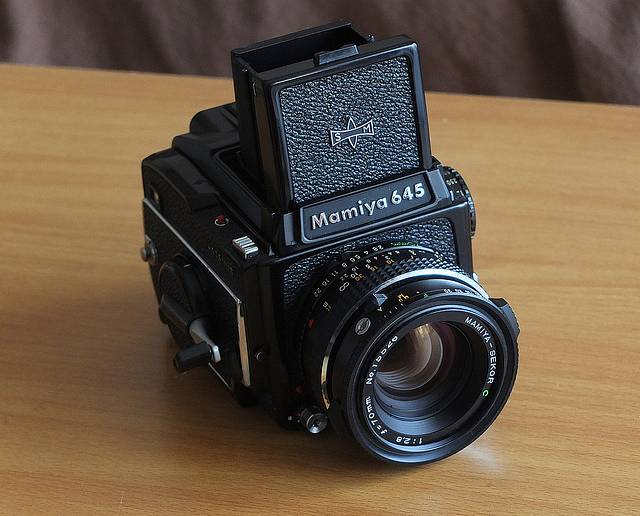 Lomopedia: Mamiya 645 1000s · Lomography