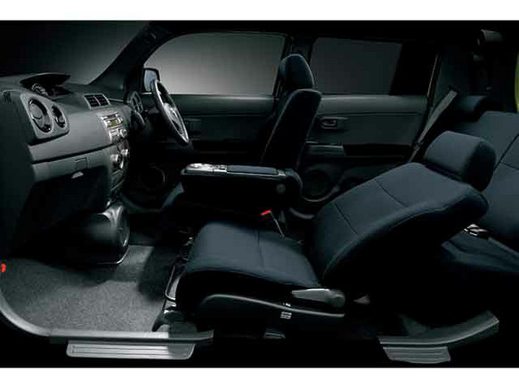 トヨタ bB 2005年式モデル 1.3 Z Xバージョン 4WD AT のスペック詳細