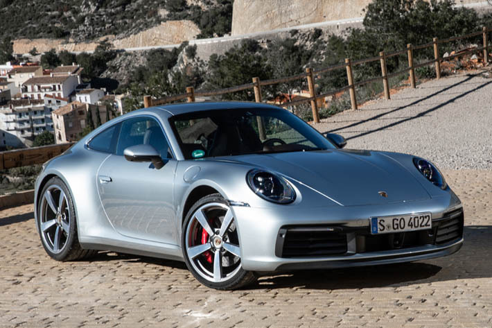 20代限定 ポルシェのカーシェアが登場｜元教習所教官による運転