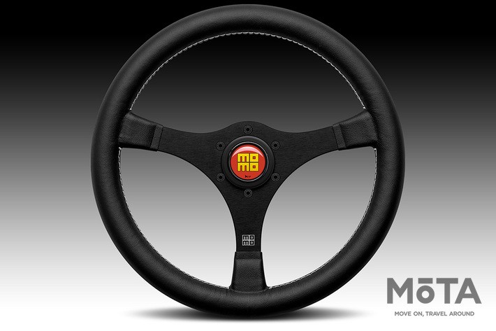 往年のデザインを復刻！ レトロなカスタムにベストマッチなMOMOステ