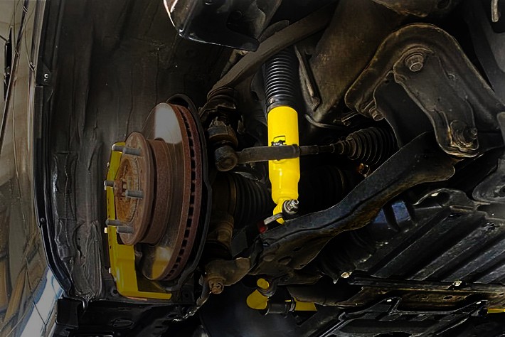 ハイエースの乗り心地を改善して快適な走りを実現する「コンプリート