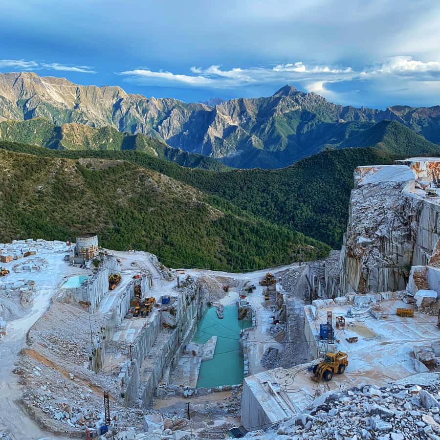 カッラーラ白大理石採石場見学、4X4体験 | GetYourGuide