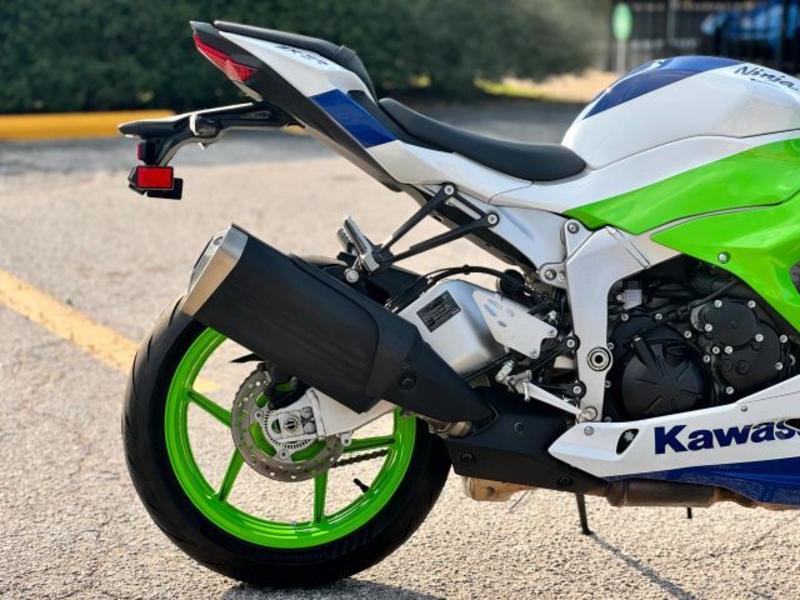 2024 Kawasaki Ninja® ZX™-6R 40th Anniversary Edition ABS | Hill