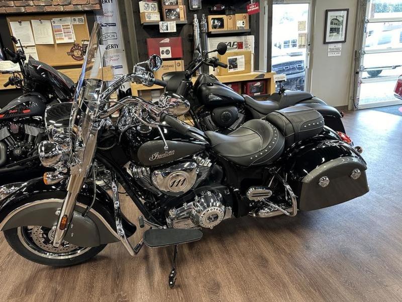 2024 Indian Motorcycle® Springfield® Black Metallic/Titanium