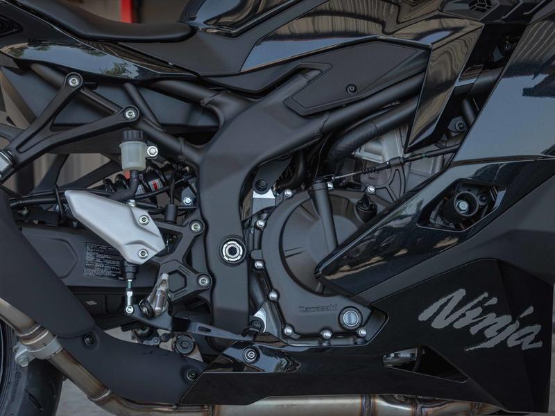 2025 Kawasaki NINJA® ZX™-4R ABS | Woods Cycle Country