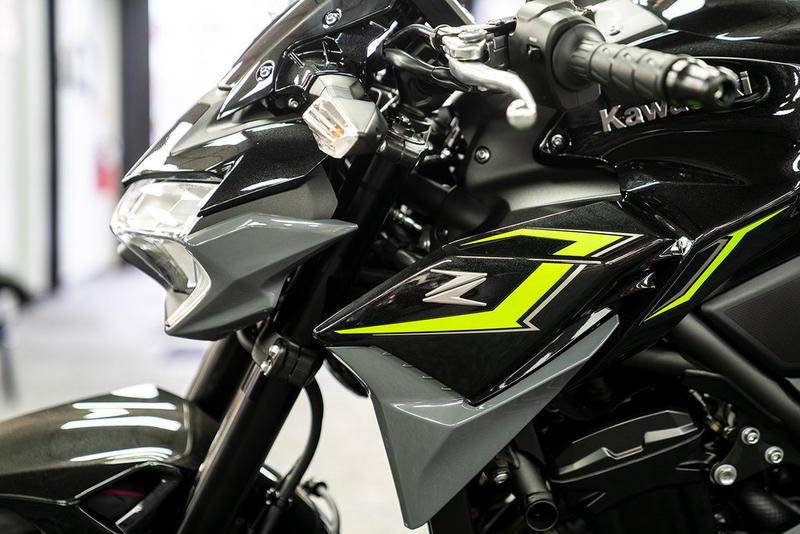 2024 Kawasaki Z900 ABS Metallic Spark Black/Metallic Matte Dark