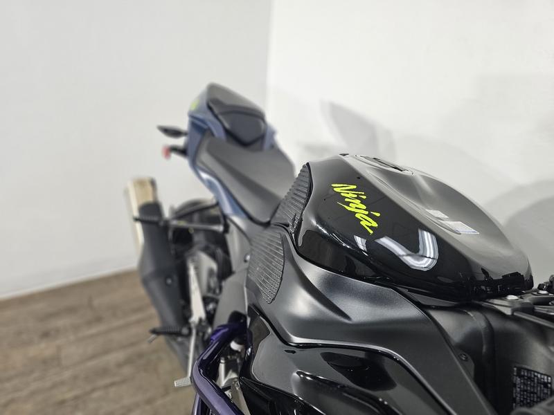 2023 Kawasaki Ninja® ZX™-6R Metallic Matte Twilight Blue/Metallic