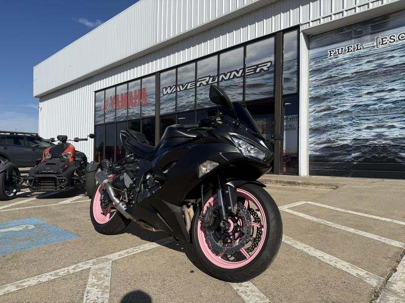 2023 Kawasaki Ninja® ZX™-6R Metallic Matte Graphenesteel Gray