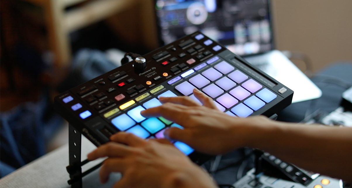 Pioneer DJ DDJ-XP1 Controller Review - Digital DJ Tips