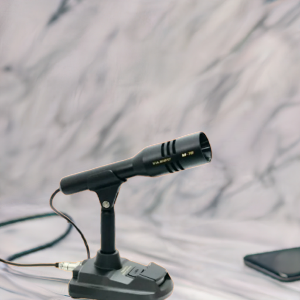 Yaesu M‑70 Desktop Microphone with PTT & Gooseneck | Radioworld UK