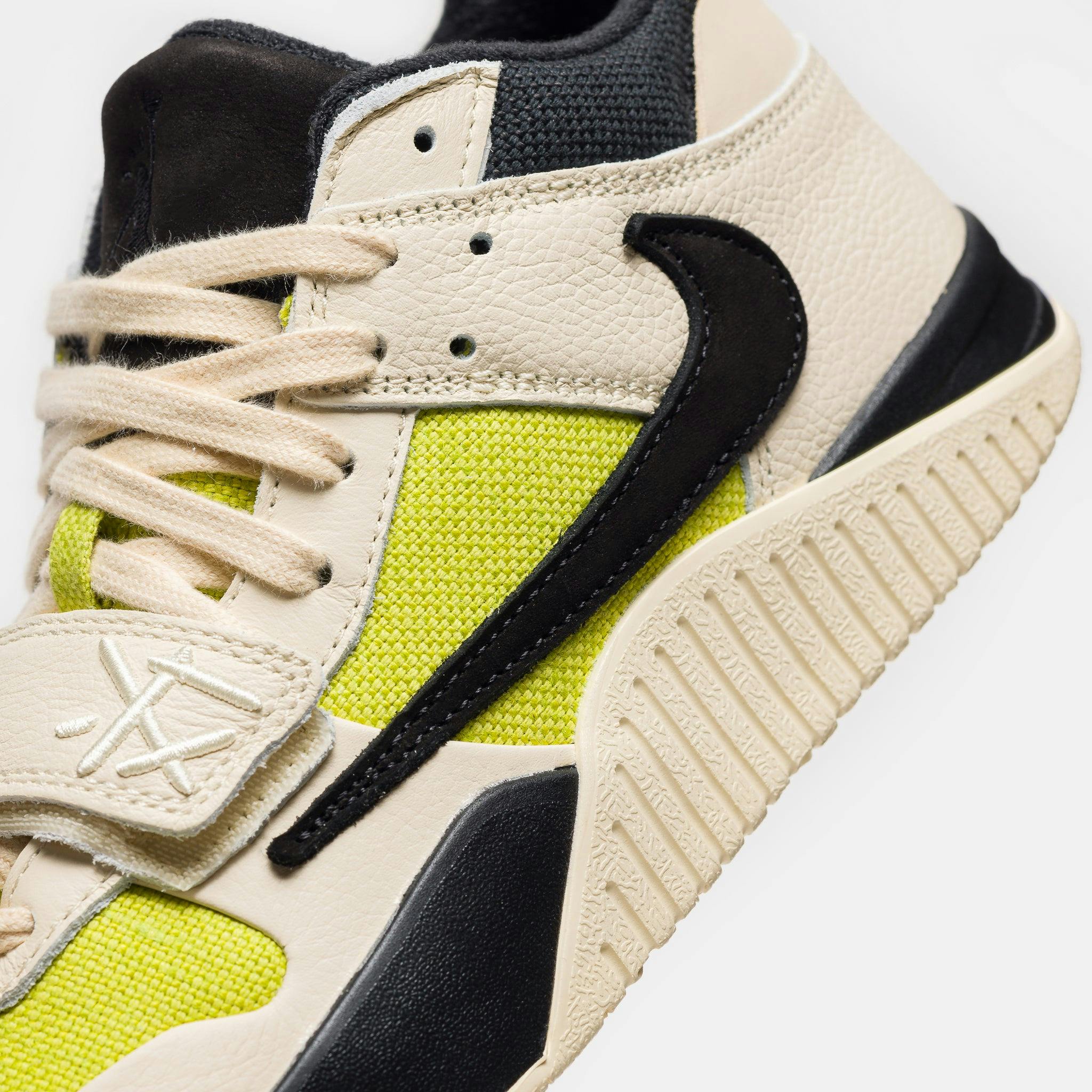 Jumpman Jack TR Sneaker in Muslin/Black/Bright Cactus