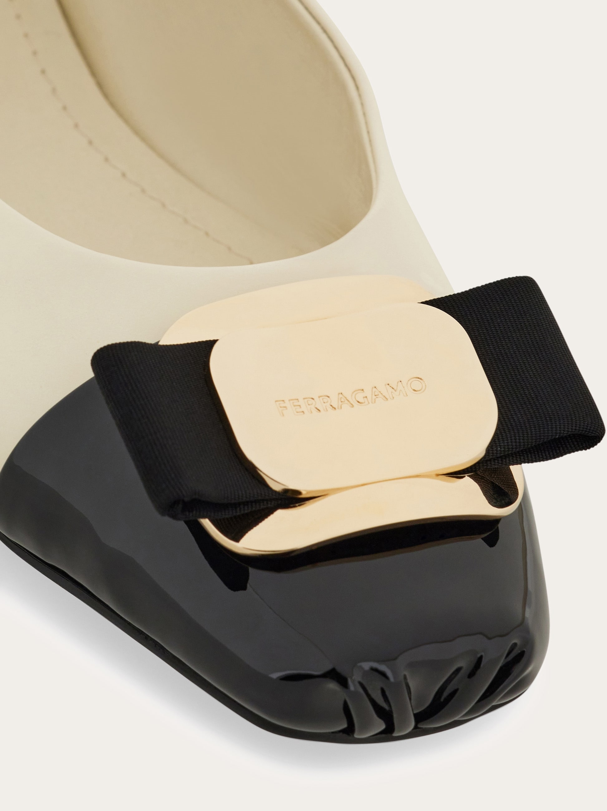 New Vara plate bicolor ballet flat - Women | Ferragamo