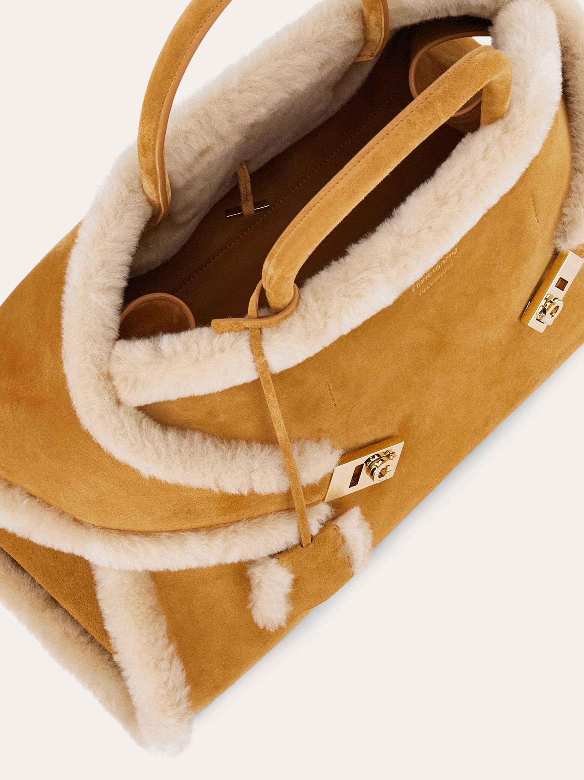 Hug handbag (L) - Women | Ferragamo