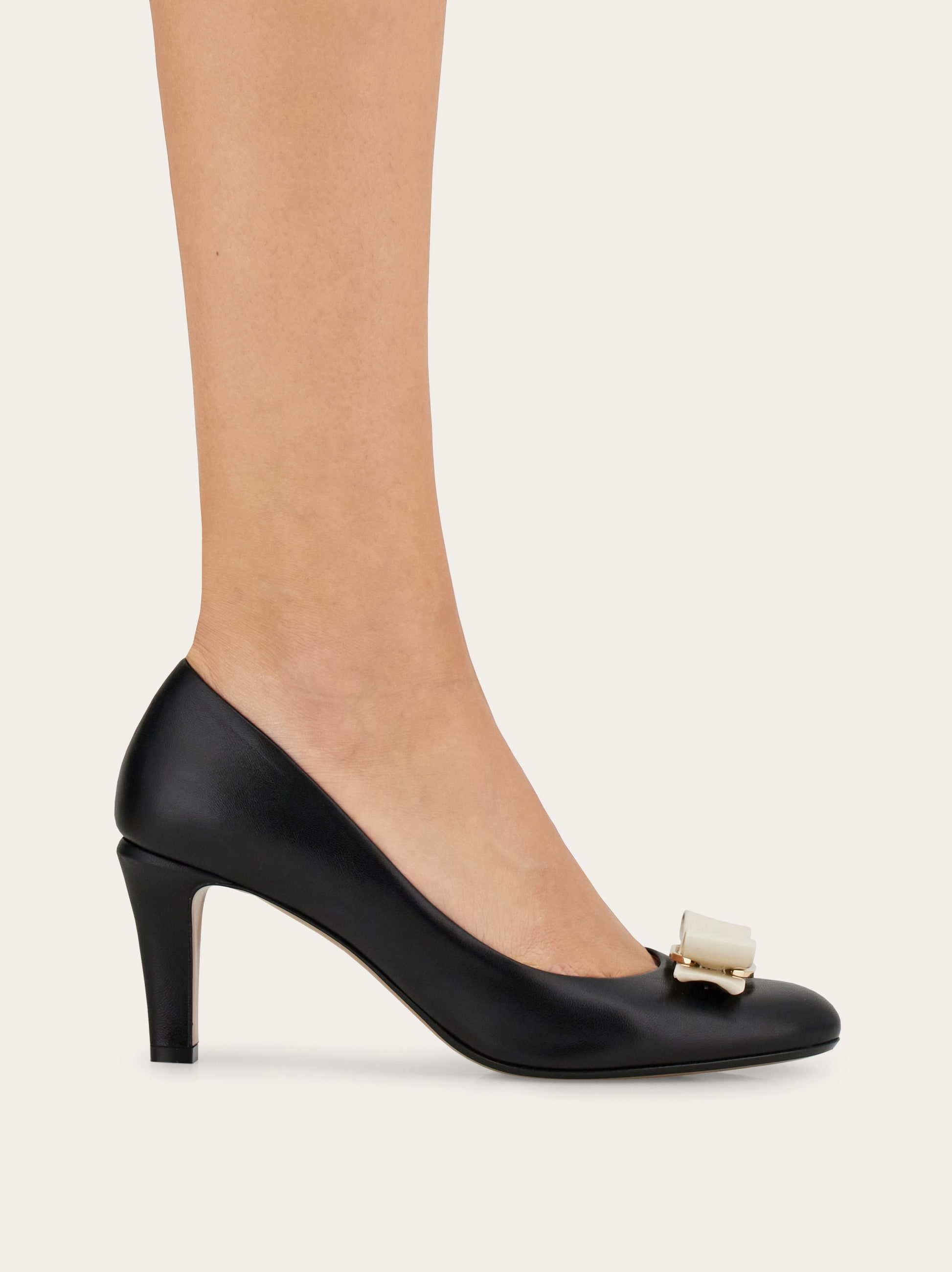 ヴァラ リボン パンプス - ウィメンズ | Ferragamo