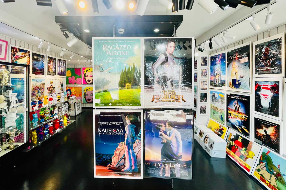 え、すごい!!」「これヤバくね!!」が聞こえる海外版ポスターショップっ