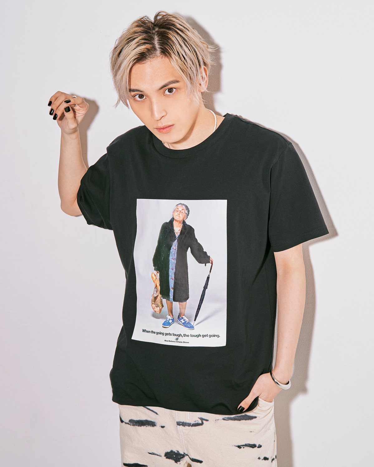 Novel Coreが着こなす〈ニューバランス〉の話題な1着。夏の主役のT