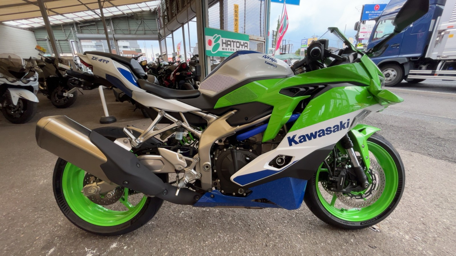 中古 KAWASAKI カワサキ Ninja ZX−4RR 2024年式 9490km