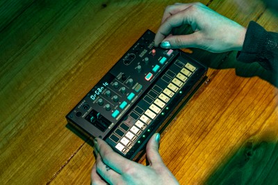 volca fm2 - DIGITAL FM SYNTHESIZER | KORG (Japan)