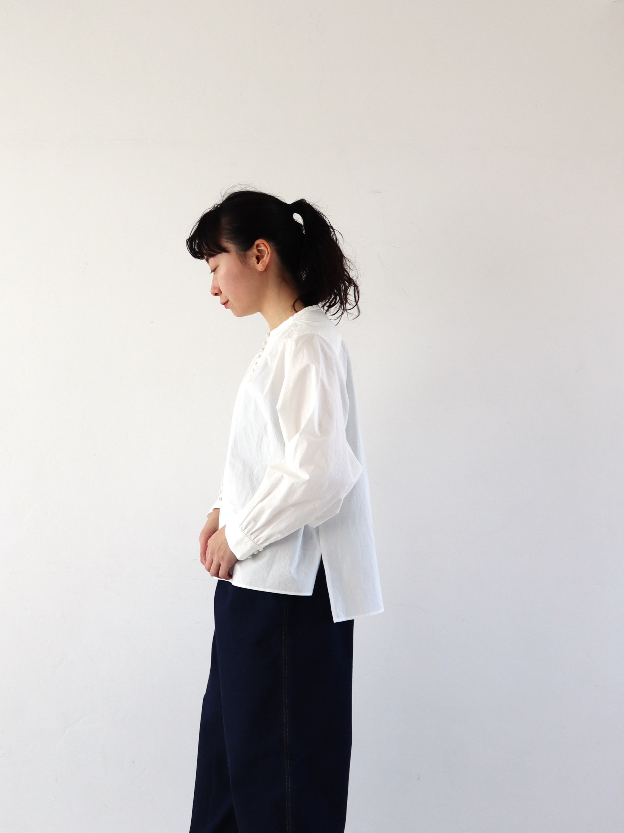 pot and tea | 新品番： 釦たくさんブラウス（ノーカラー）白