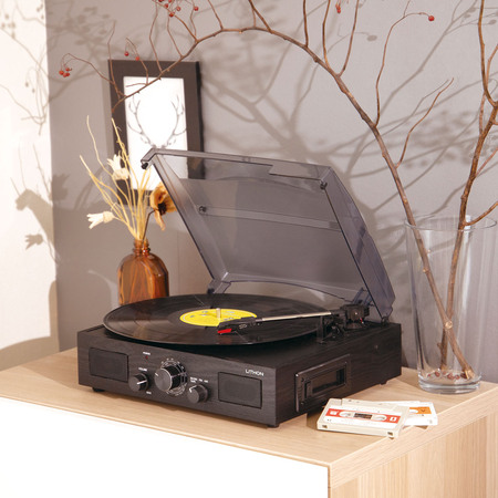 レコード・カセットテープ・ラジオがこれ1台で楽しめる『多機能